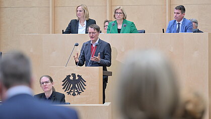 Bundesgesundheitsminister Prof. Karl Lauterbach spricht im Bundesrat