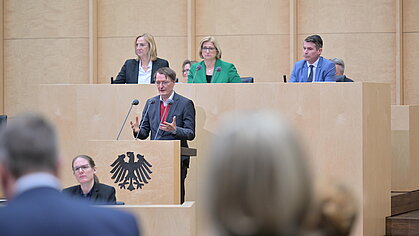 Bundesgesundheitsminister Prof. Karl Lauterbach spricht im Bundesrat