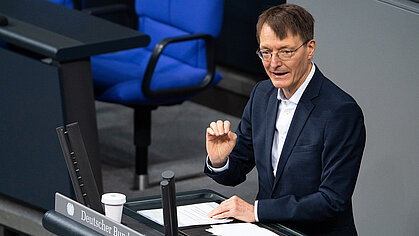 Bundesgesundheitsminister Prof. Karl Lauterbach im Bundestag